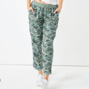 🔅Maurices Camo Weekender Pants